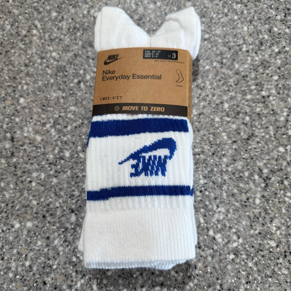 Nike Everyday Essential White medium Unisex Crew Socks 3 Pairs